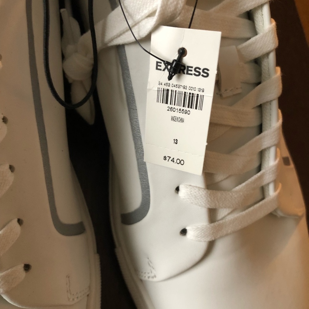 Athletic shoes